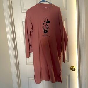 Disney x Uniqlo women's Minnie Mouse midi sweatshirt dress in a mauve color